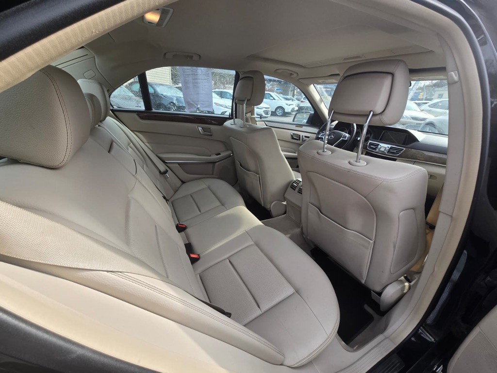 2016 Mercedes-Benz E-Class Image 10