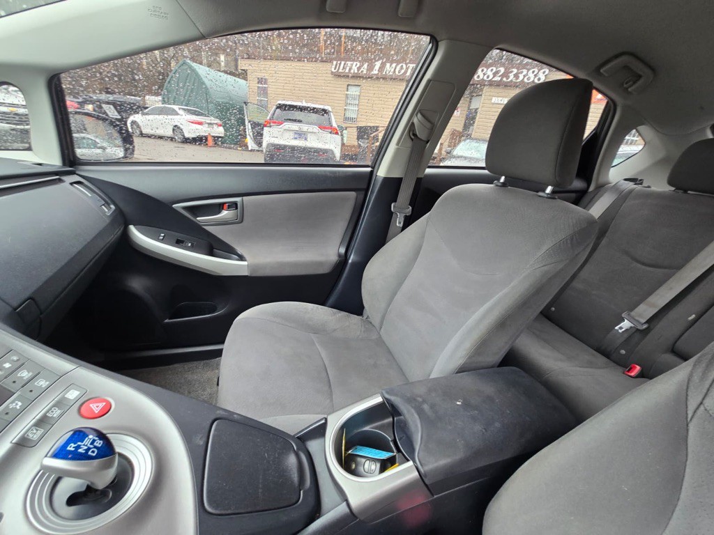 2012 Toyota Prius Image 11