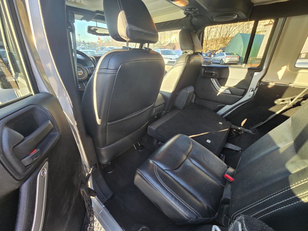 2013 Jeep Wrangler Unlimited Image 12