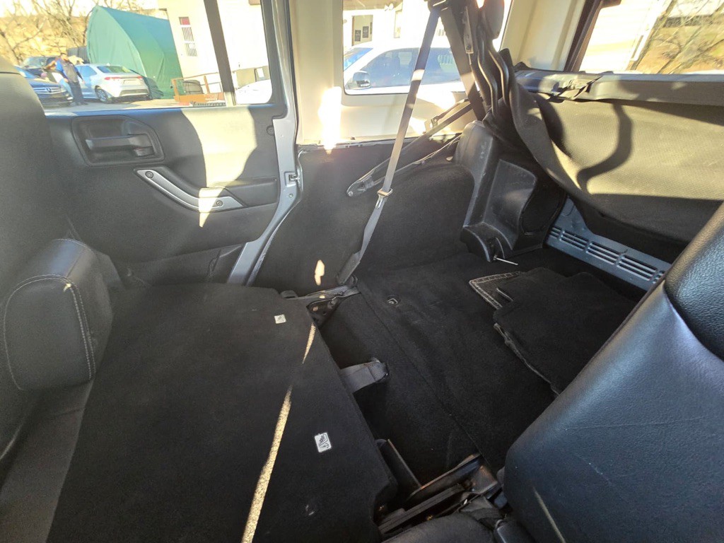 2013 Jeep Wrangler Unlimited Image 13