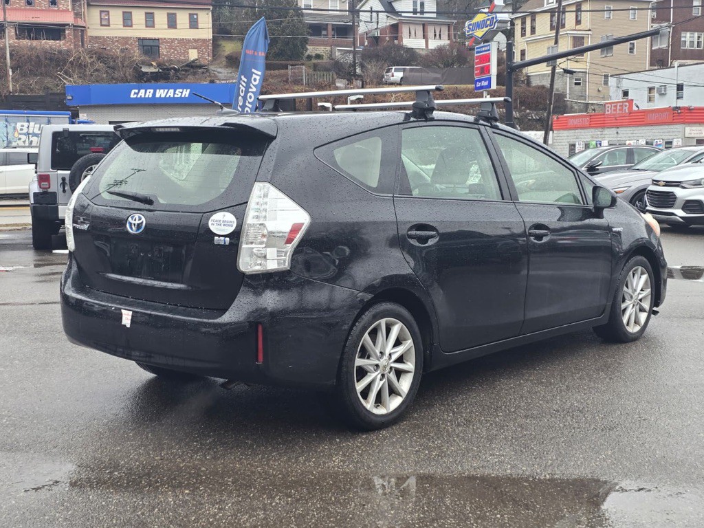 2013 Toyota Prius Image 2