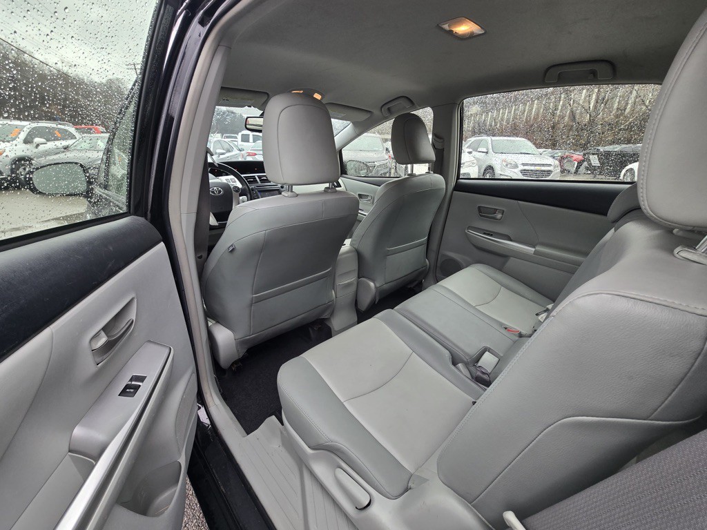 2013 Toyota Prius Image 14