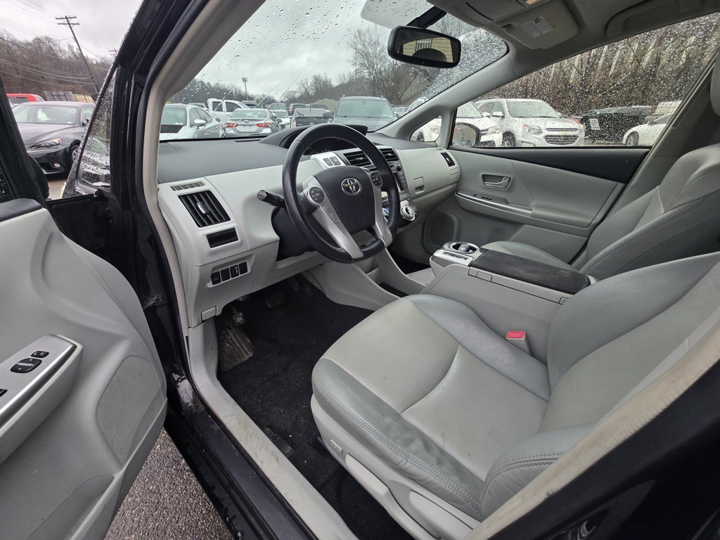 2013 Toyota Prius Image 17