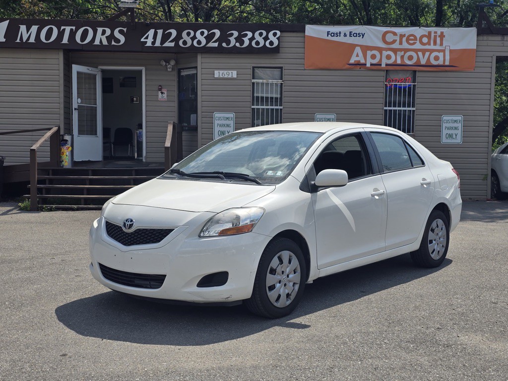 2010 Toyota Yaris Image 1