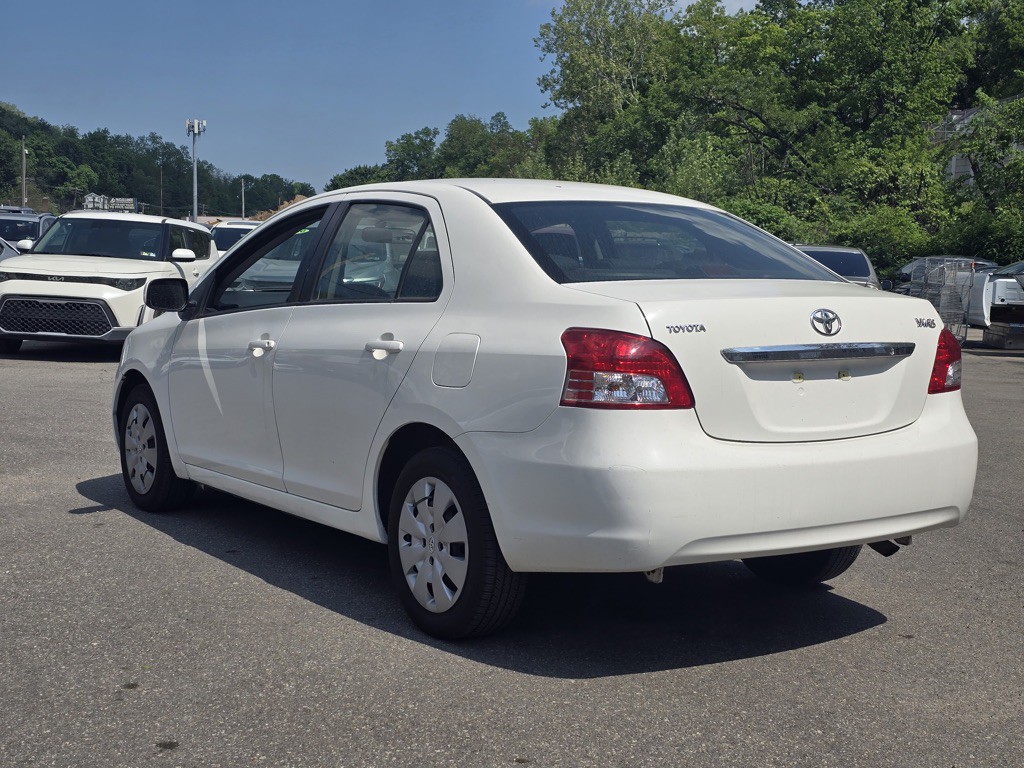 2010 Toyota Yaris Image 2