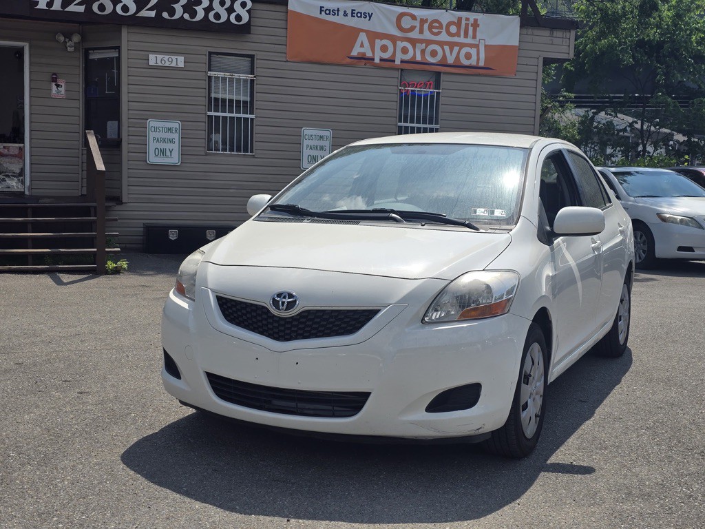 2010 Toyota Yaris Image 3