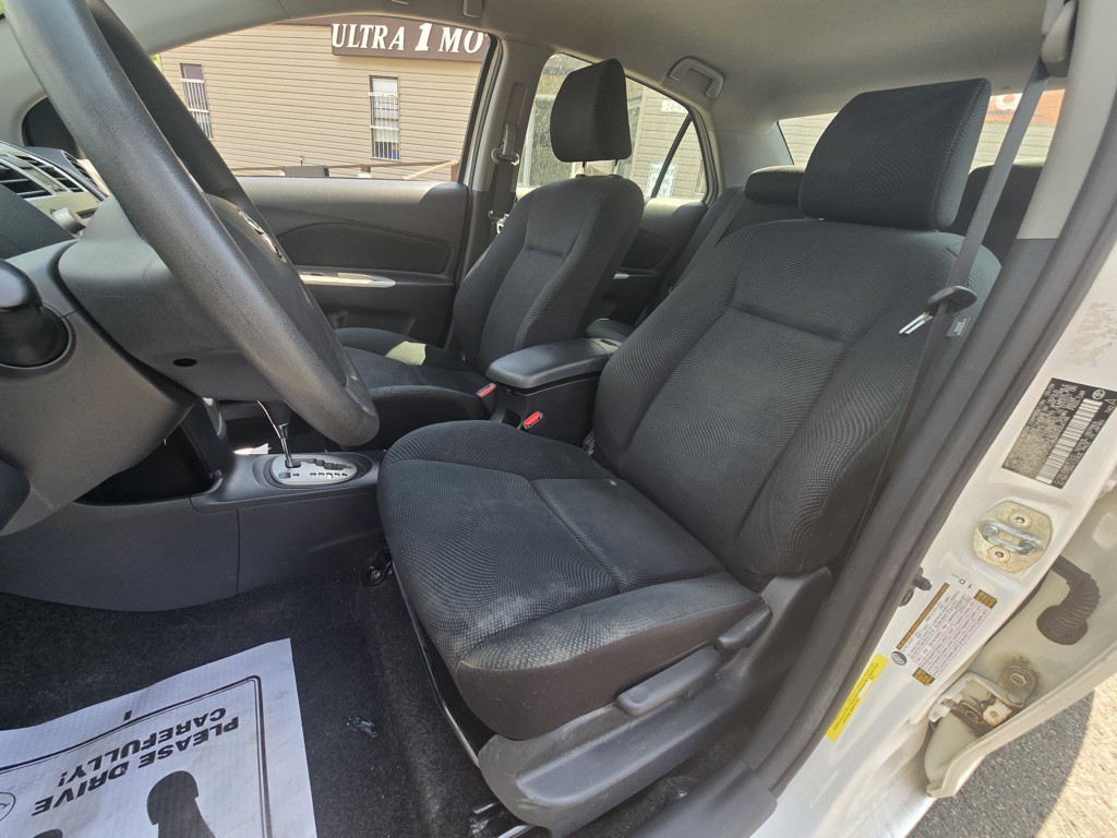 2010 Toyota Yaris Image 6