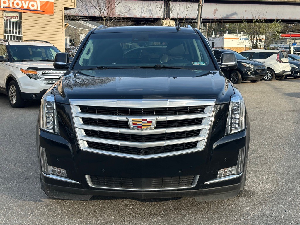 2018 Cadillac Escalade Image 2