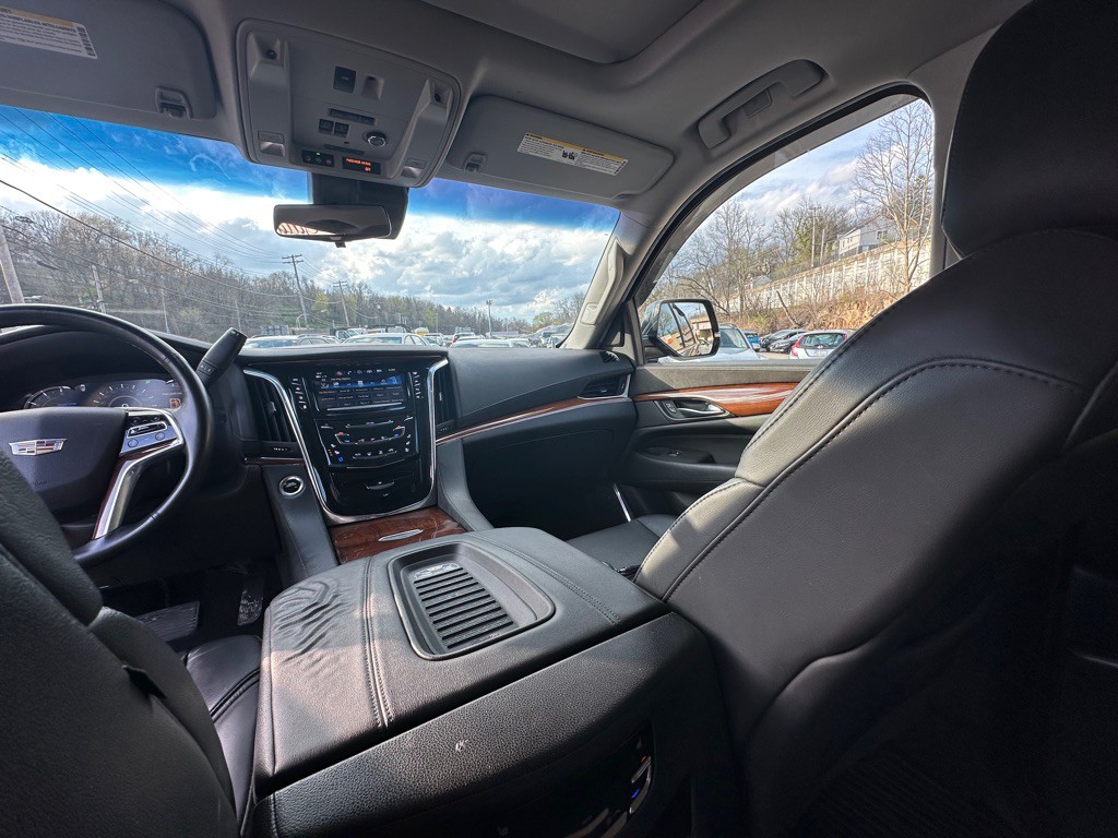 2018 Cadillac Escalade Image 16