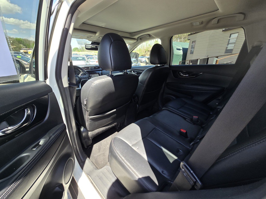 2017 Nissan Rogue Image 8