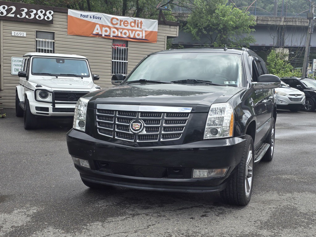 2014 Cadillac Escalade Image 2