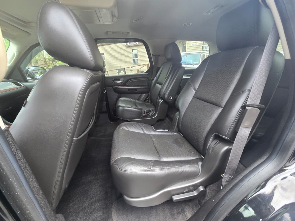 2014 Cadillac Escalade Image 9