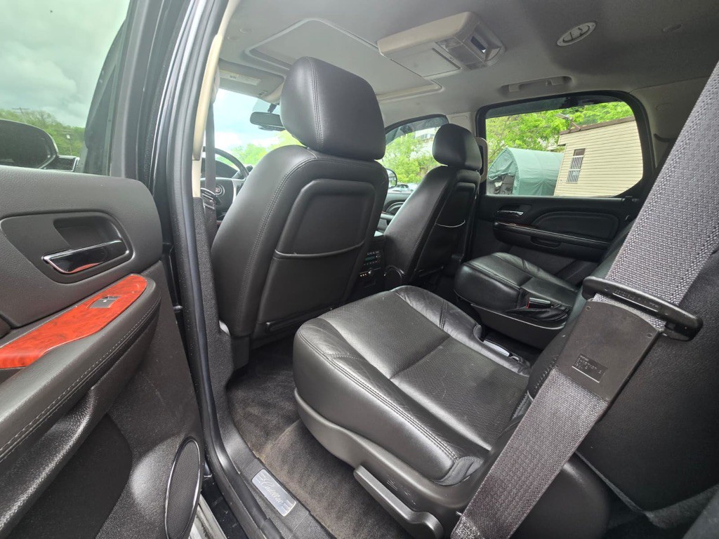 2014 Cadillac Escalade Image 10