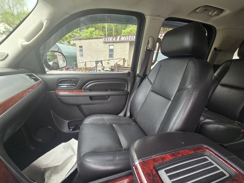 2014 Cadillac Escalade Image 12