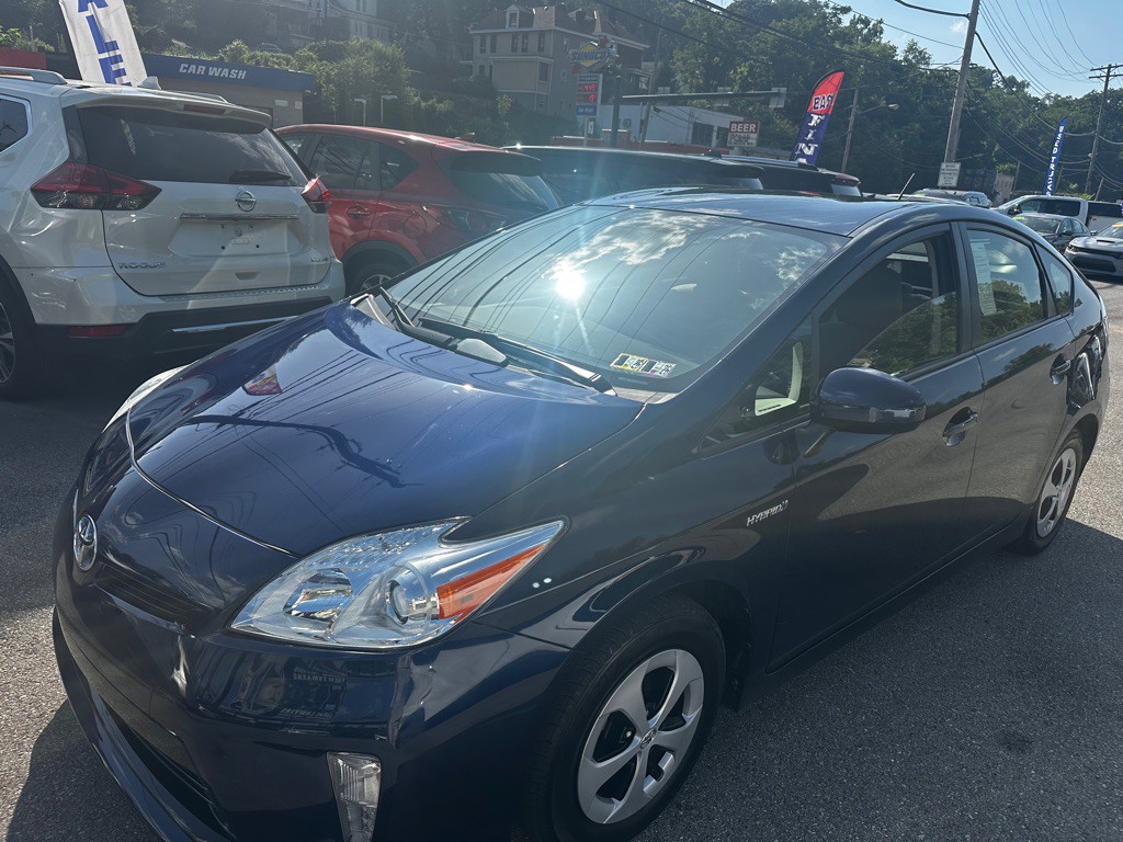 2014 Toyota Prius Image 2