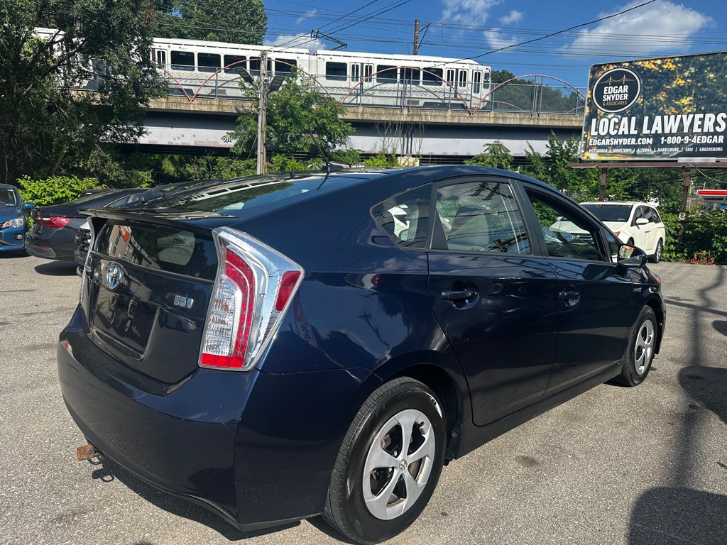 2014 Toyota Prius Image 3