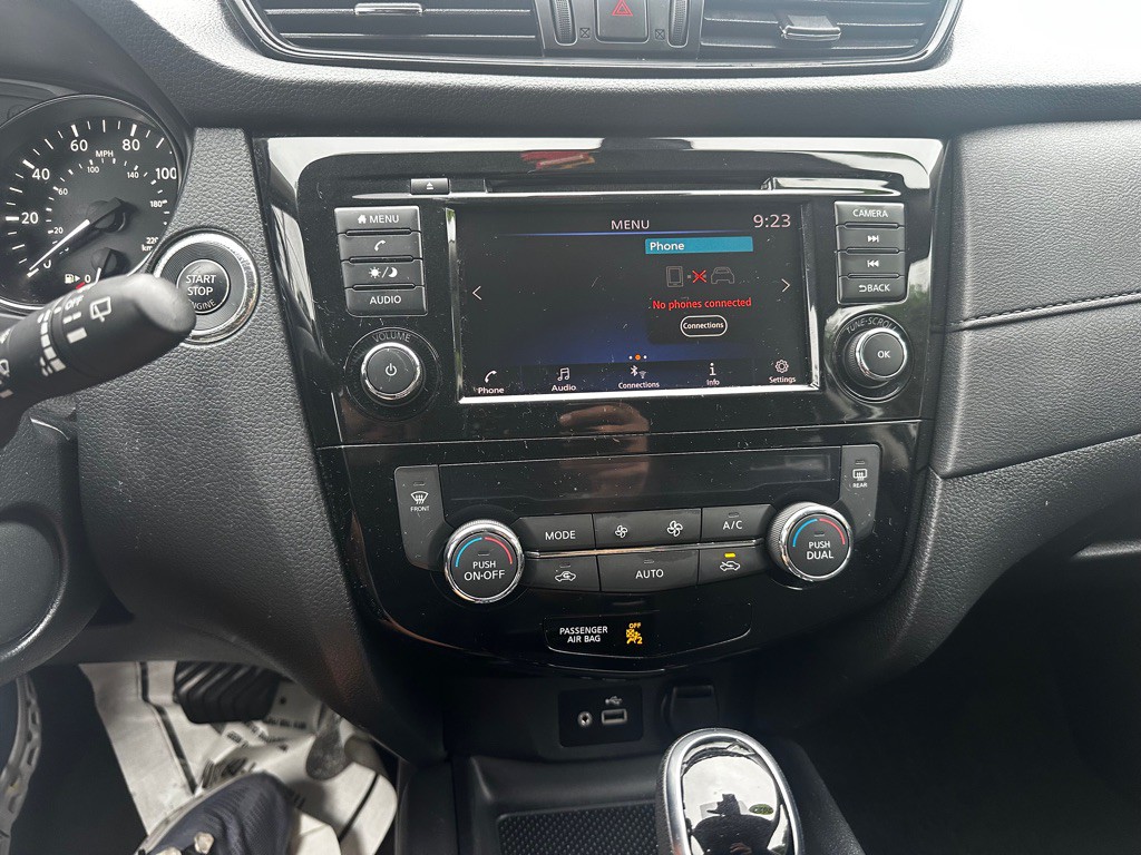 2020 Nissan Rogue Image 11