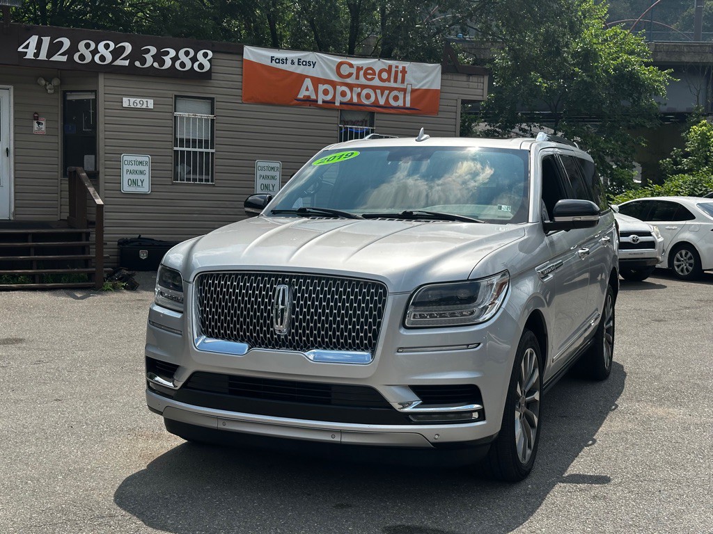 2018 Lincoln Navigator Image 2