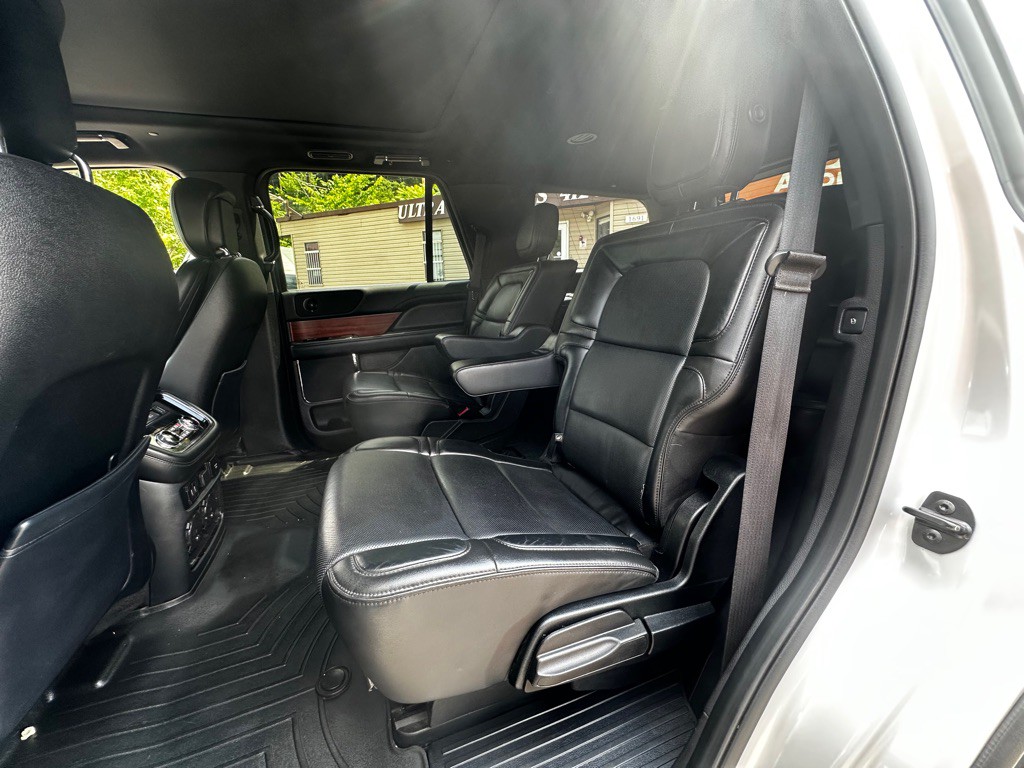 2018 Lincoln Navigator Image 10
