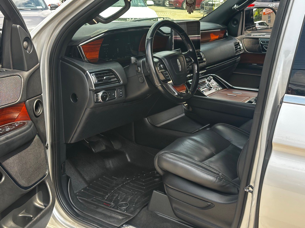 2018 Lincoln Navigator Image 16