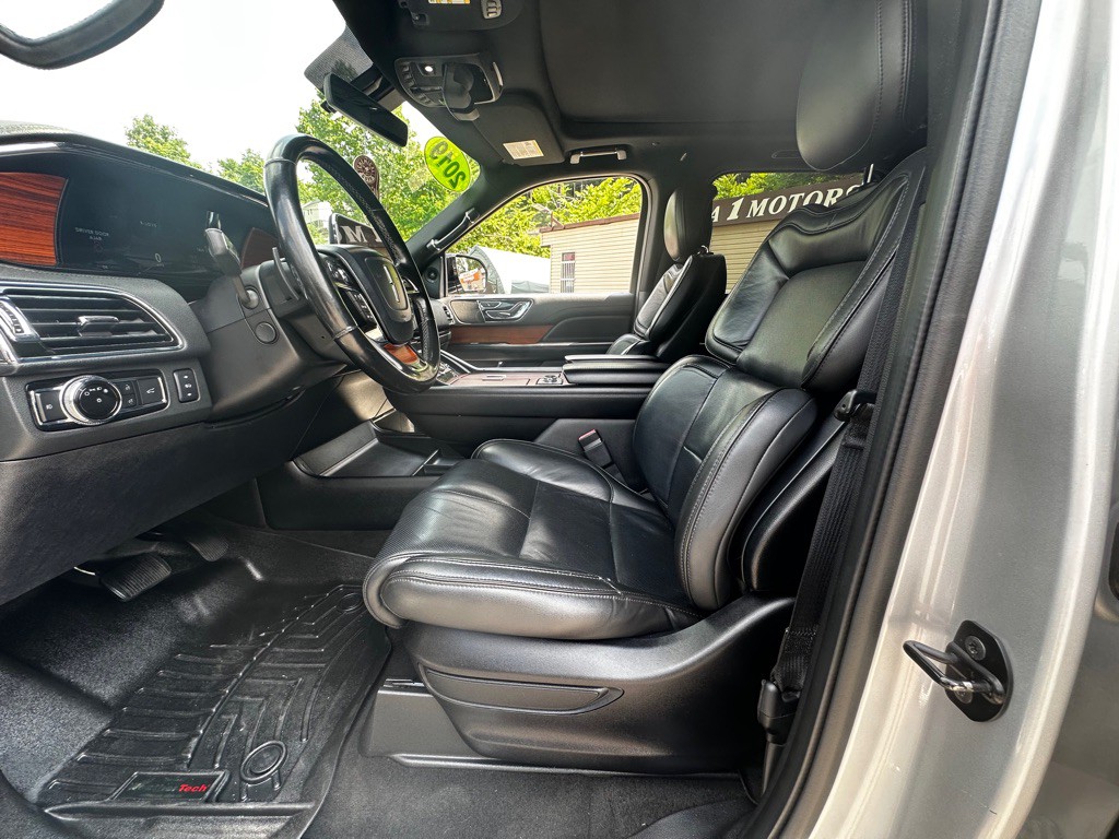 2018 Lincoln Navigator Image 17