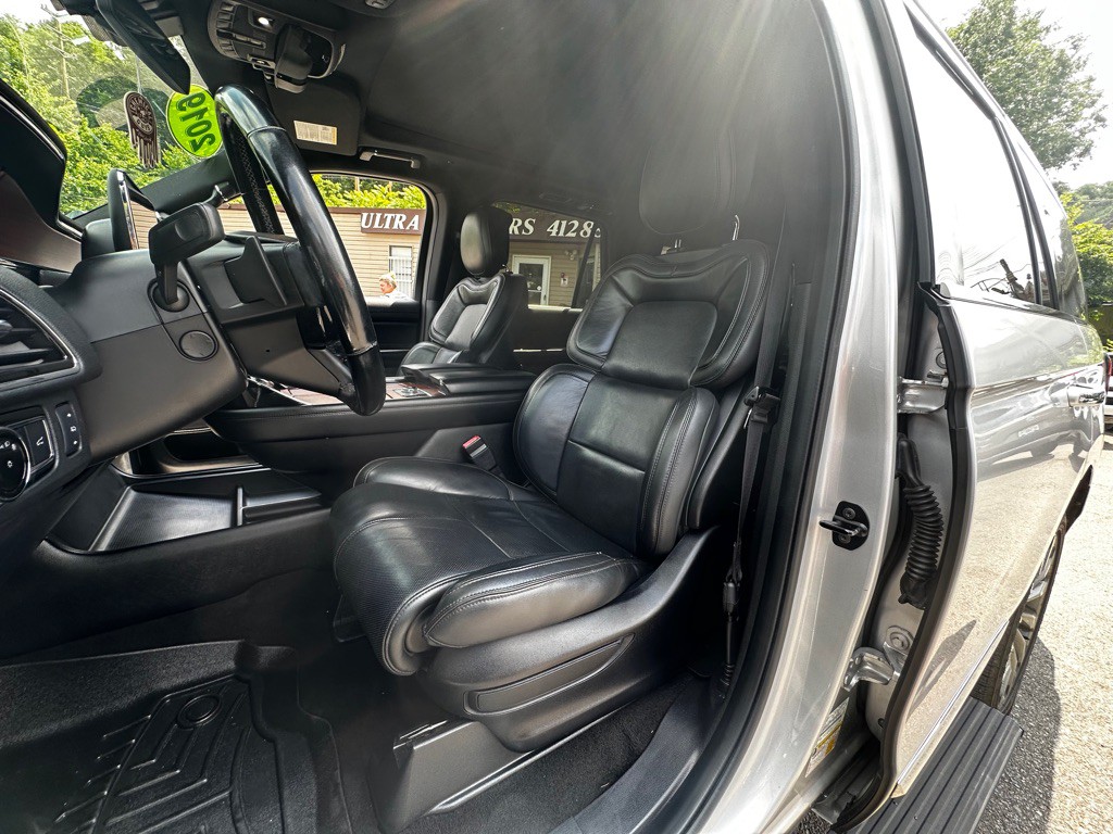2018 Lincoln Navigator Image 18