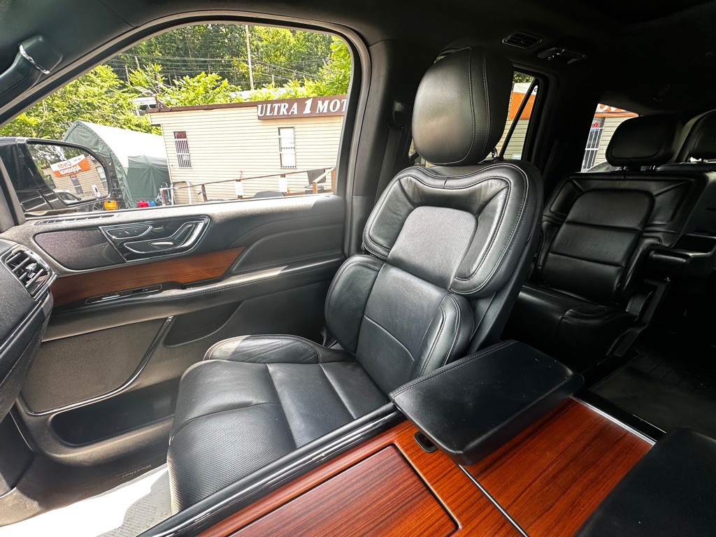 2018 Lincoln Navigator Image 19