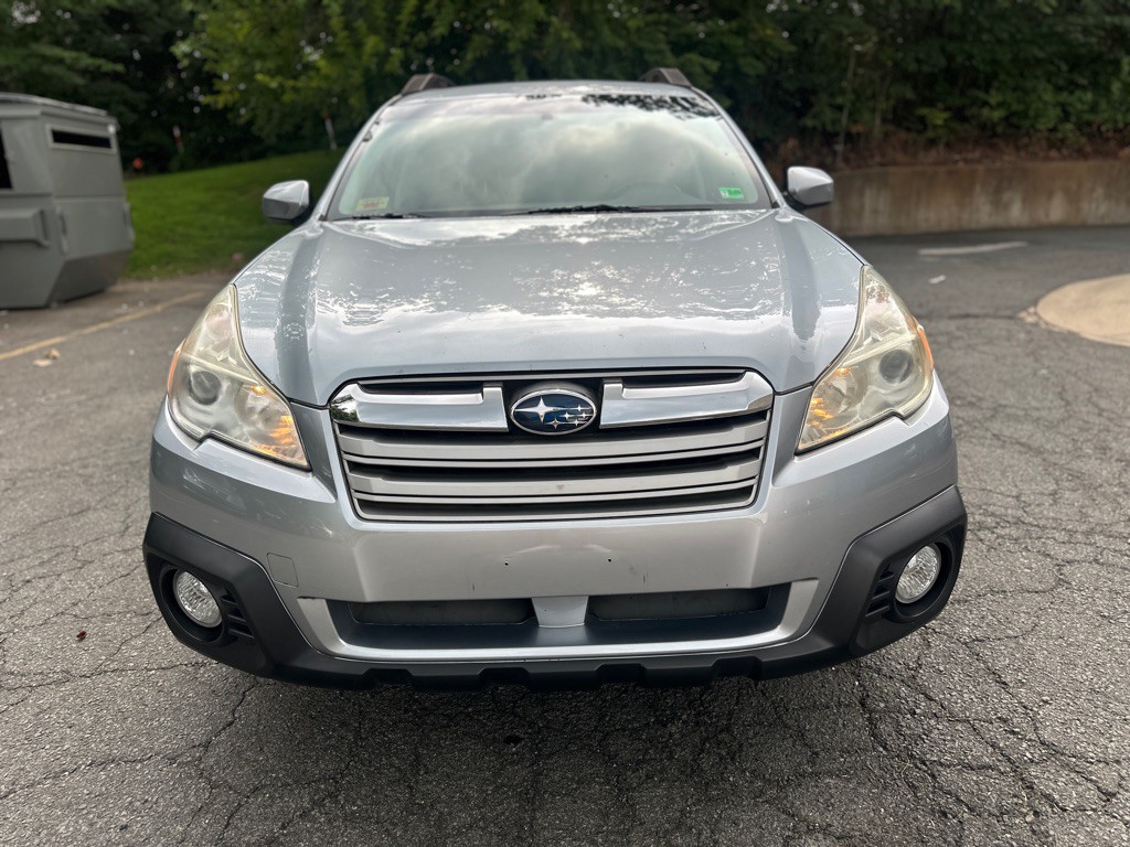 2014 Subaru Outback Image 2