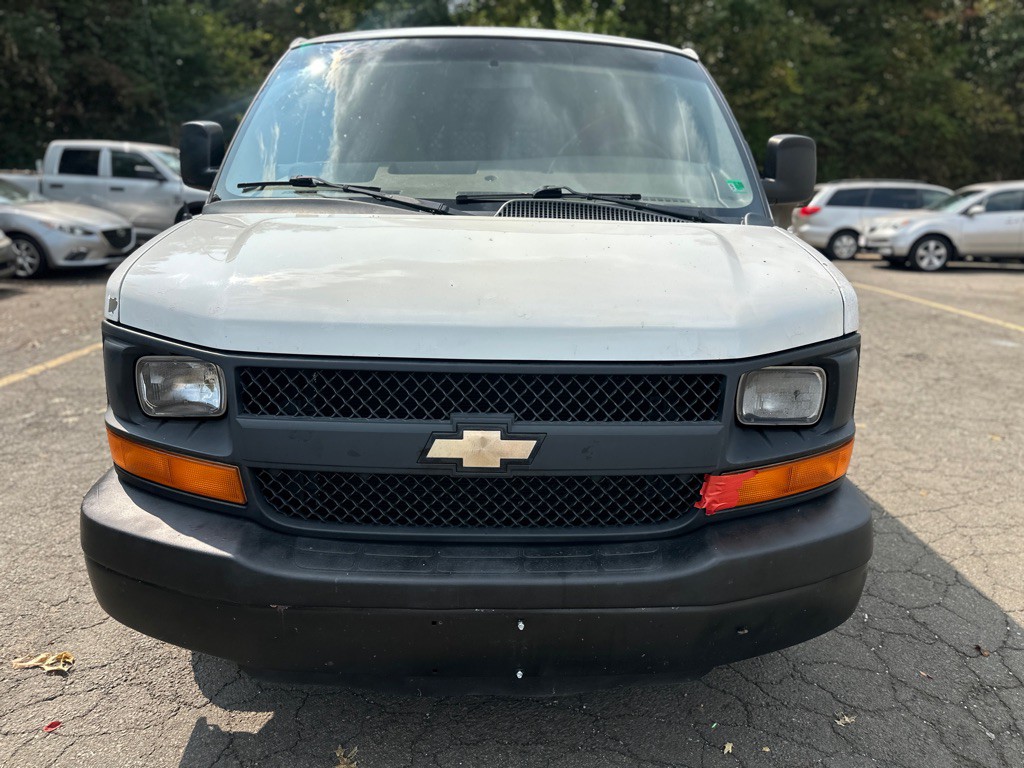 2010 Chevrolet Express Image 2