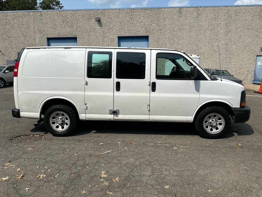 2010 Chevrolet Express Image 4