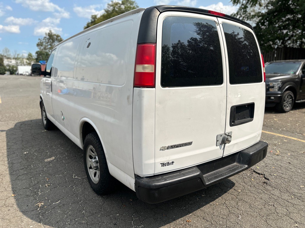 2010 Chevrolet Express Image 6