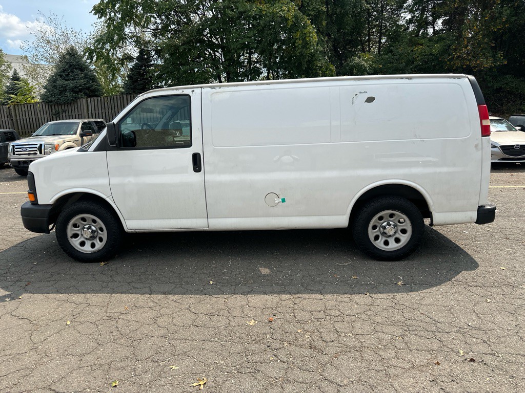 2010 Chevrolet Express Image 7