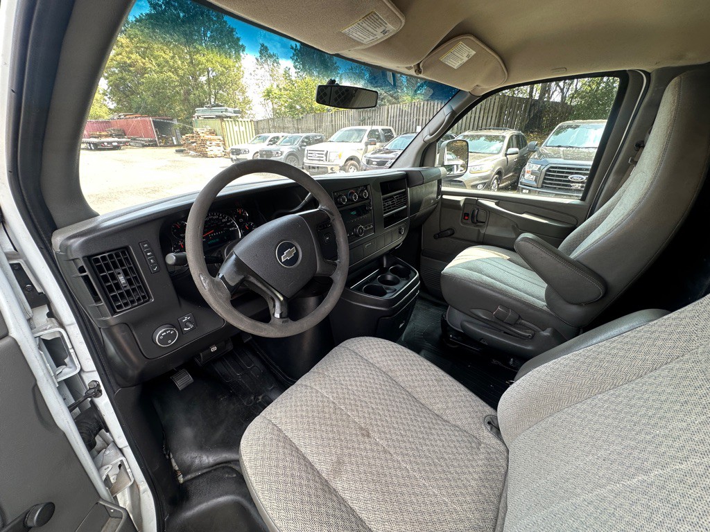2010 Chevrolet Express Image 8