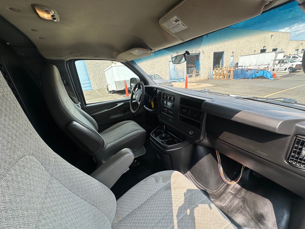 2010 Chevrolet Express Image 11