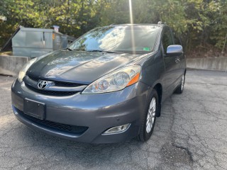 Image for 2010 Toyota Sienna XLE ID: 6842218