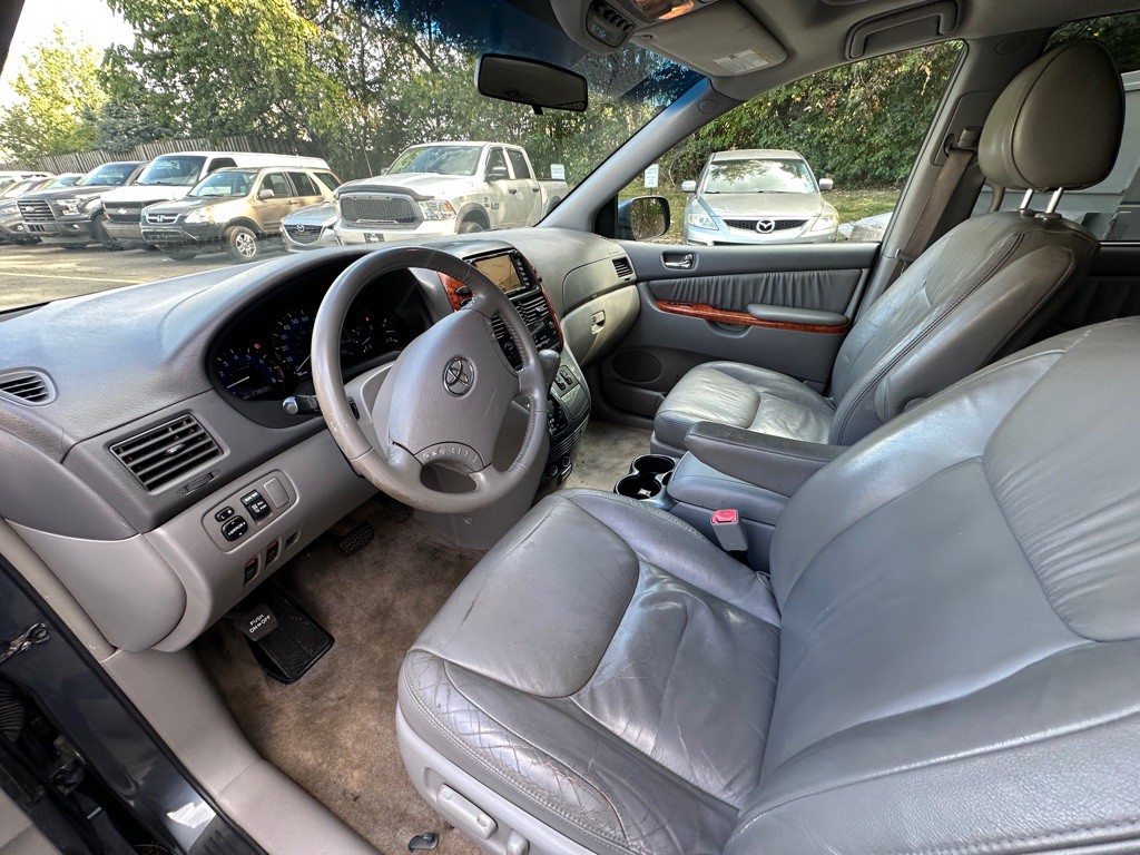 2010 Toyota Sienna Image 8