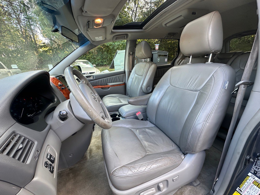 2010 Toyota Sienna Image 9