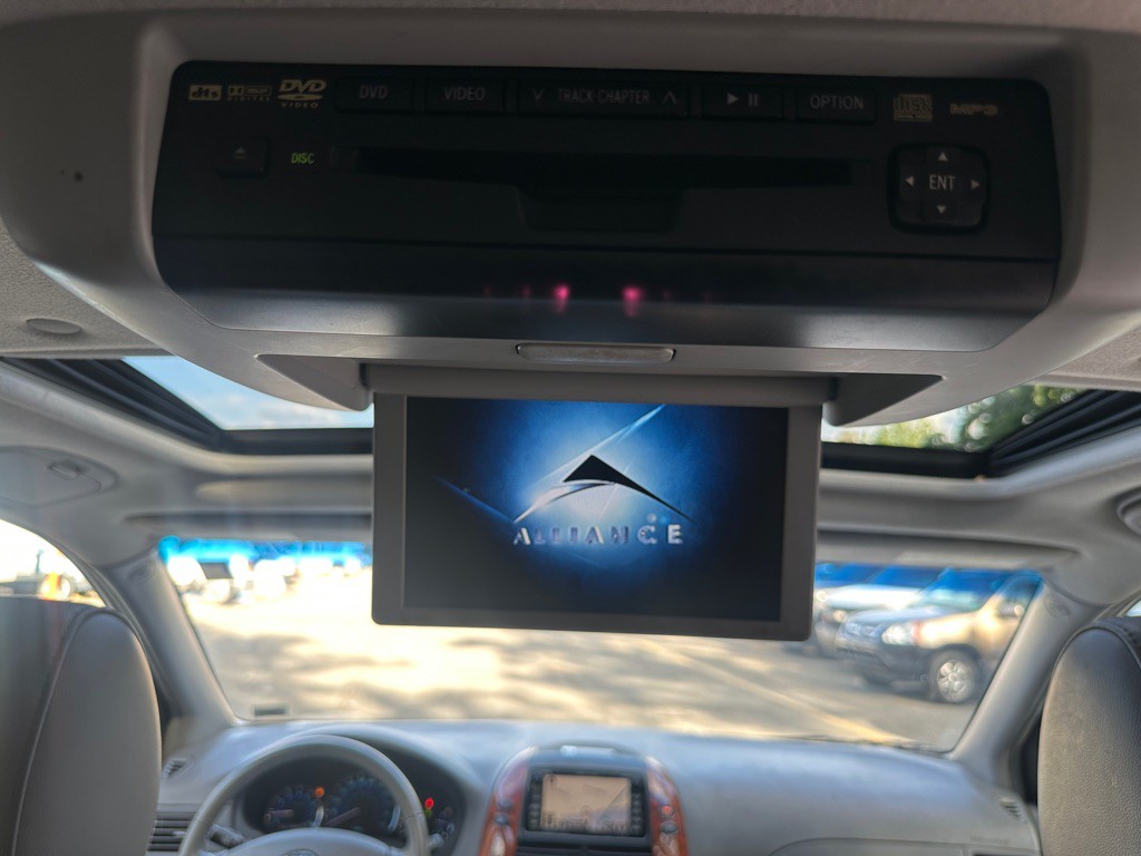 2010 Toyota Sienna Image 16