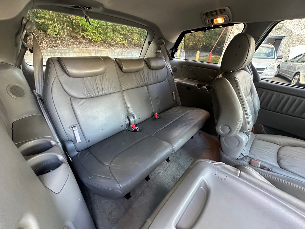2010 Toyota Sienna Image 17