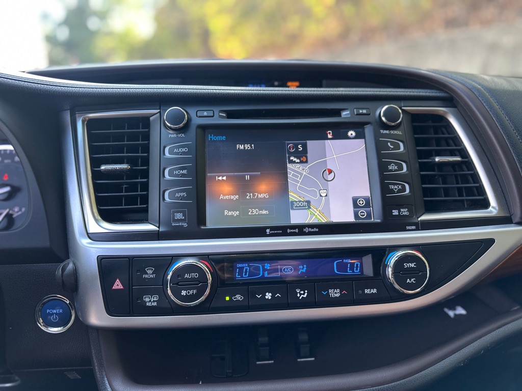 2018 Toyota Highlander Image 11