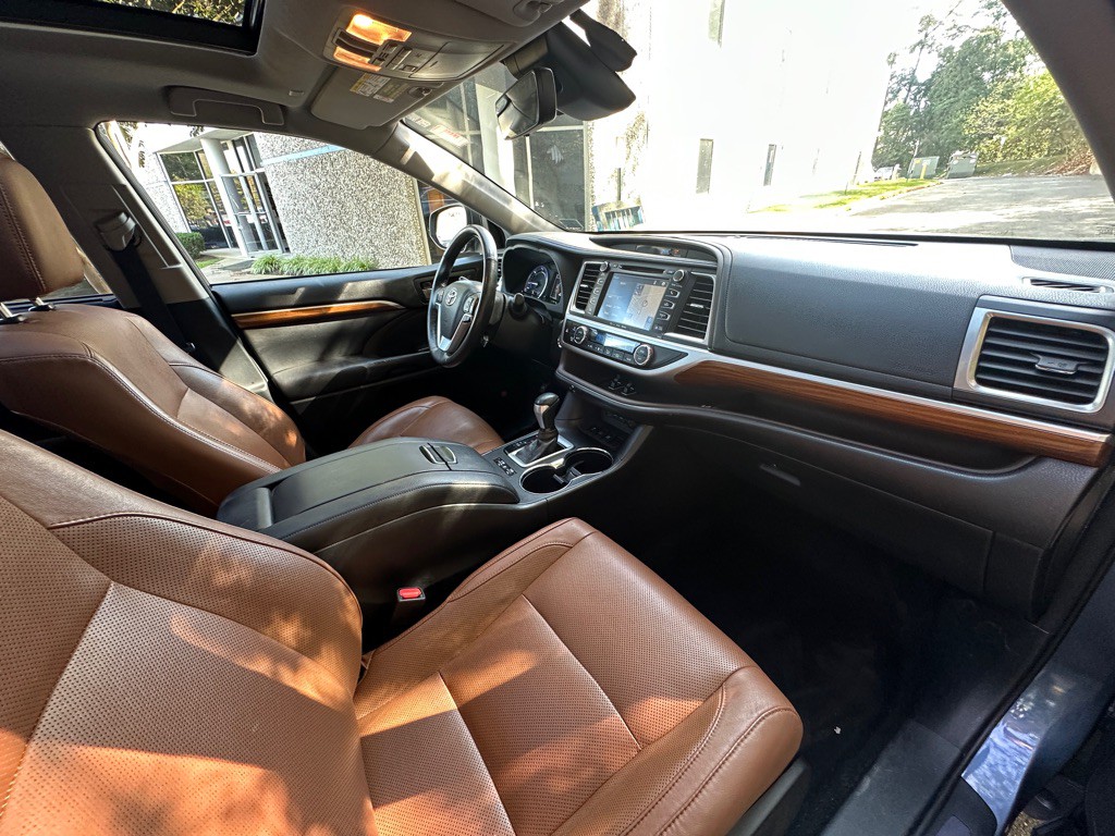 2018 Toyota Highlander Image 16