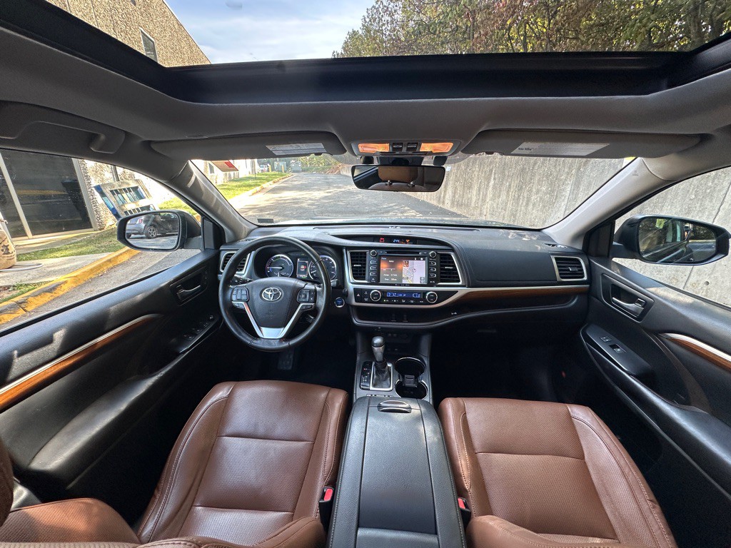 2018 Toyota Highlander Image 17