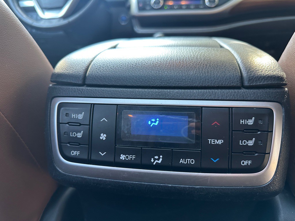 2018 Toyota Highlander Image 19