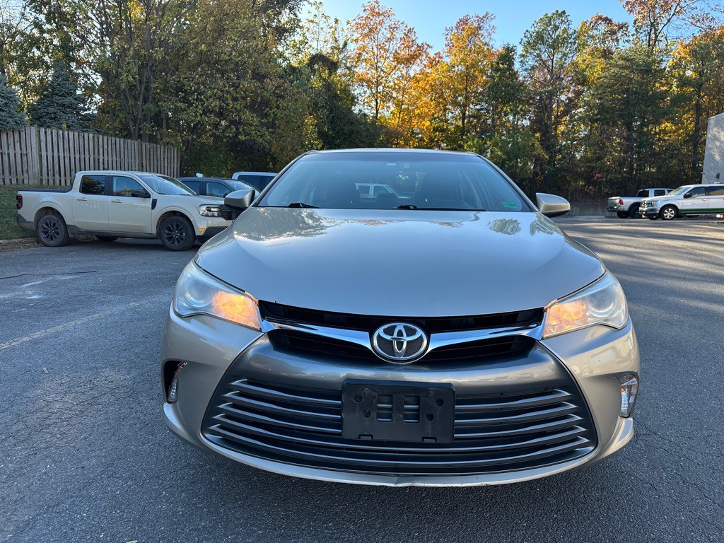 2017 Toyota Camry Image 2
