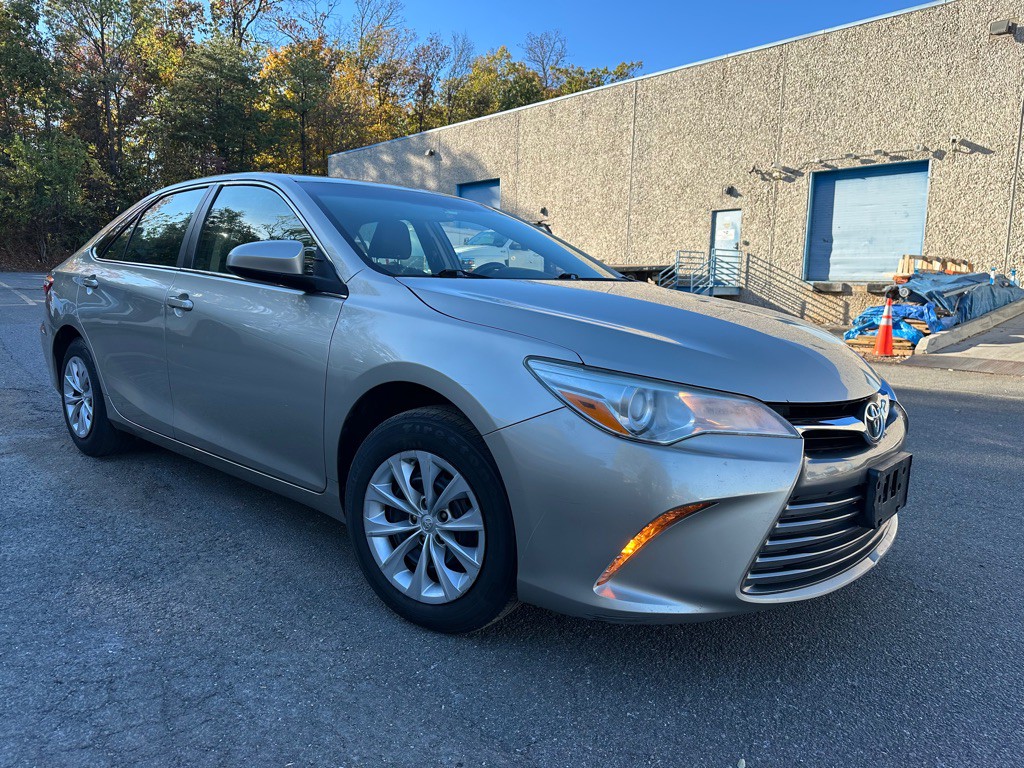 2017 Toyota Camry Image 3