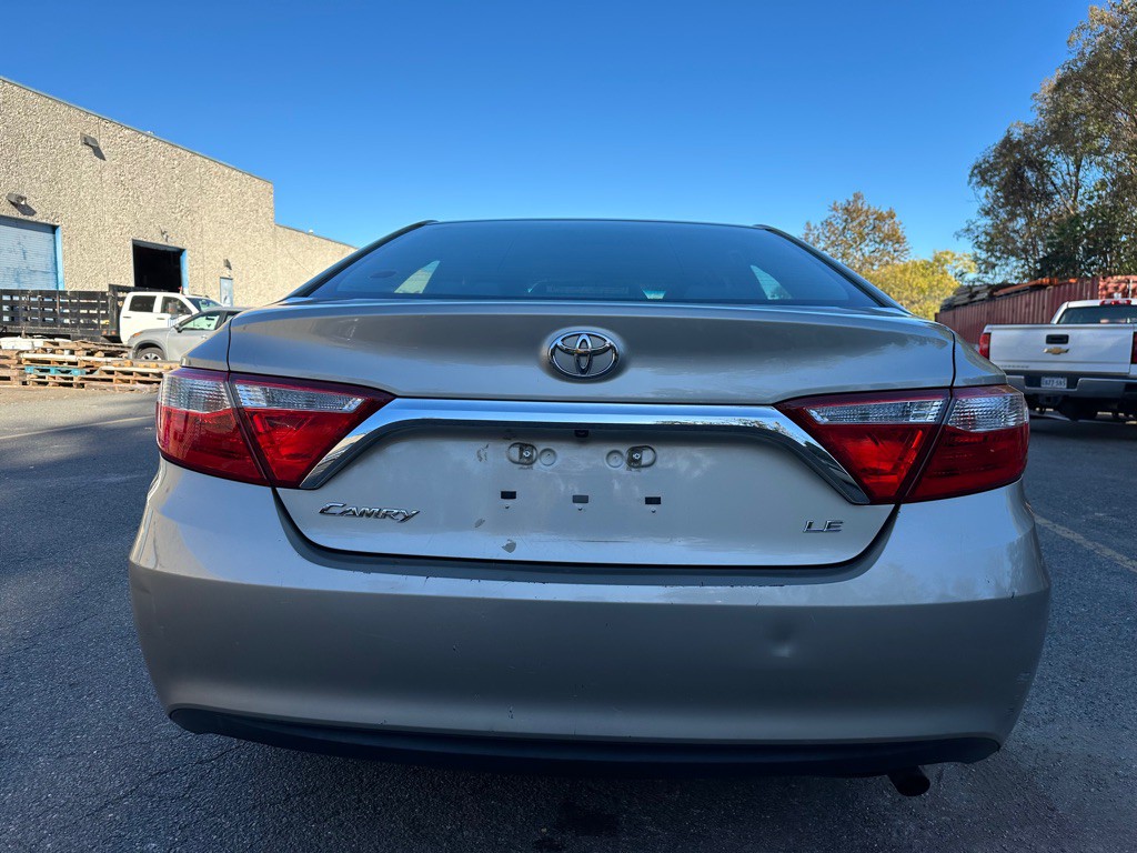 2017 Toyota Camry Image 6