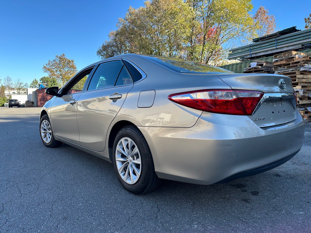 2017 Toyota Camry Image 7