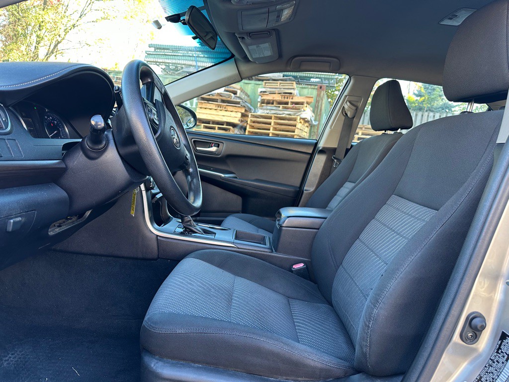 2017 Toyota Camry Image 11