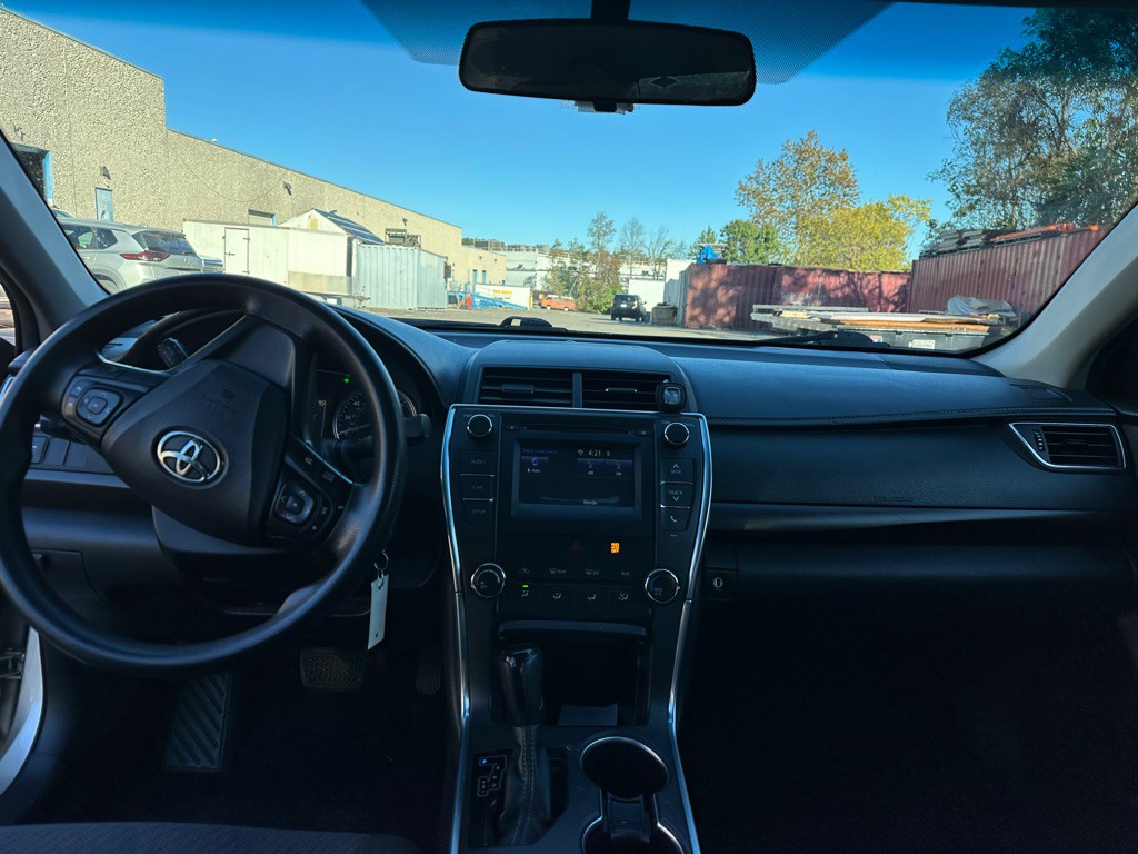 2017 Toyota Camry Image 12