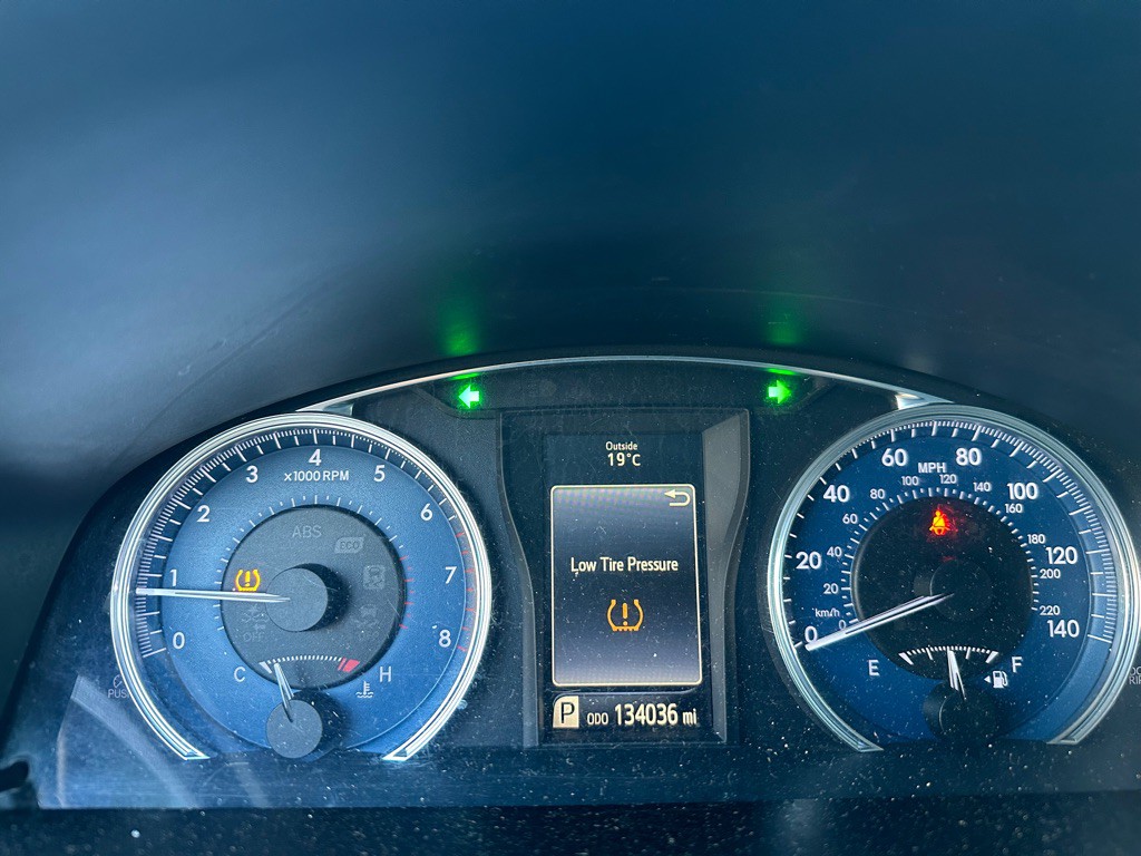 2017 Toyota Camry Image 15